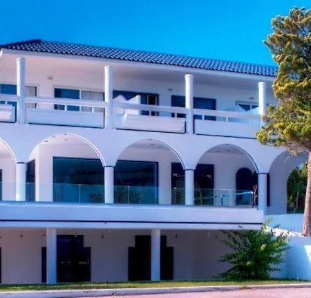 Larisa Boutique Hotel 3*