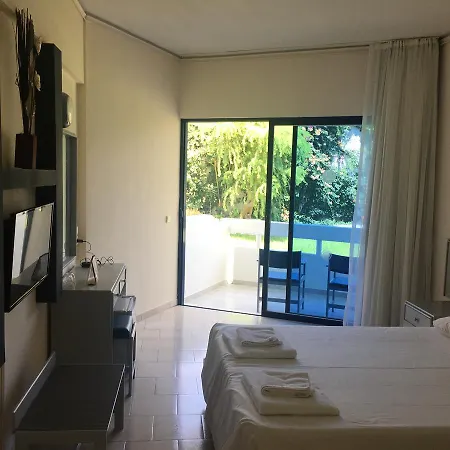 Larisa Boutique Hotel 3*